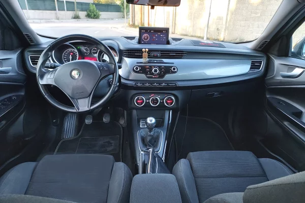 Makina ne shitje ne Vlore, Alfa Romeo, 2013 Diesel,Kambio Manual Pagesa 570,000  Leke.