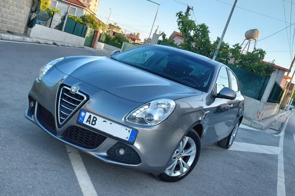 Makina ne shitje ne Vlore, Alfa Romeo, 2013 Diesel,Kambio Manual Pagesa 570,000  Leke.