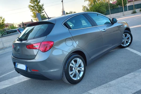 Makina ne shitje ne Vlore, Alfa Romeo, 2013 Diesel,Kambio Manual Pagesa 570,000  Leke.