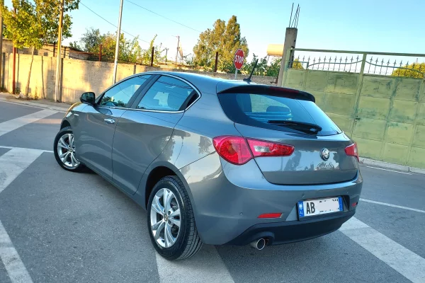 Cars for sale in Vlora - 570,000 Leke