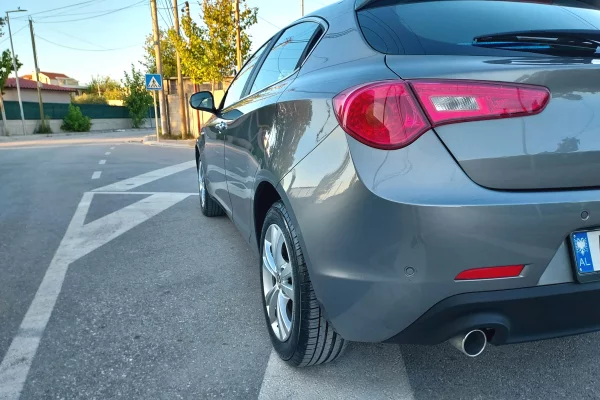 Makina ne shitje ne Vlore, Alfa Romeo, 2013 Diesel,Kambio Manual Pagesa 570,000  Leke.