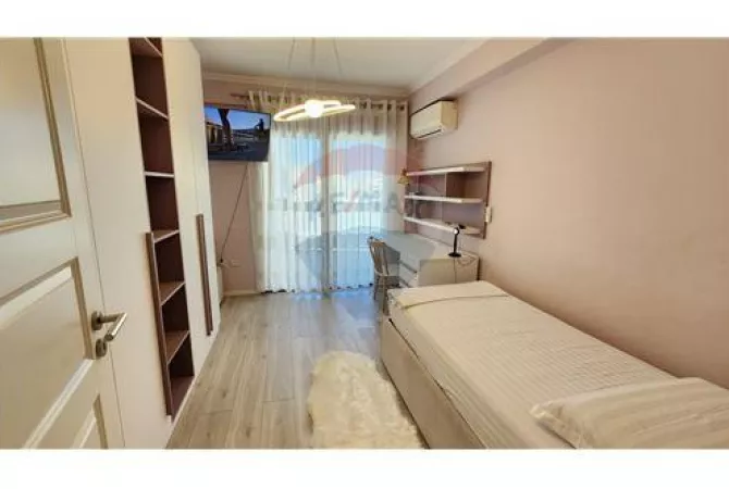 Shtepi me qera Apartament ne Tirane, 2+1, Mobilimi E mobiluar, Pagesa 1,350  Euro.