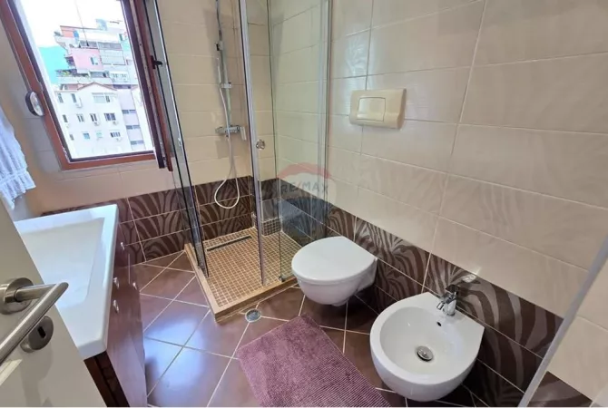 Shtepi me qera 2+1 ne Tirane - 1,350 Euro