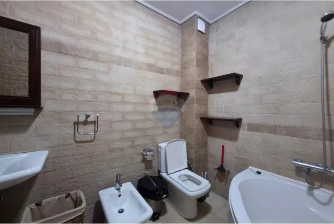 Shtepi me qera Apartament ne Tirane, 3+1, Mobilimi E mobiluar, Pagesa 1,100  Euro.