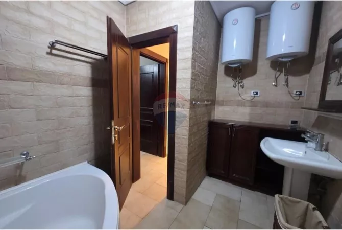 Shtepi me qera 3+1 ne Tirane - 1,100 Euro