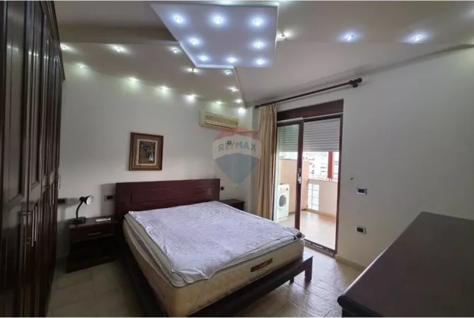 Shtepi me qera 3+1 ne Tirane - 1,100 Euro