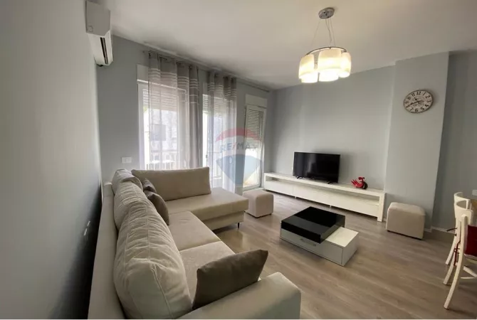 Shtepi me qera Apartament ne Tirane, 2+1, Mobilimi E mobiluar, Pagesa 750  Euro.