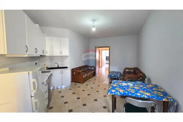 Shtepi me qera Apartament ne Tirane, 2+1, Mobilimi Pjeserisht e mobiluar, Pagesa 500  Euro.