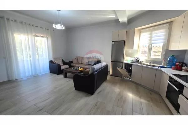 Shtepi me qera Apartament ne Tirane, 2+1, Mobilimi E mobiluar, Pagesa 470  Euro.