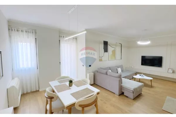 Shtepi me qera Apartament ne Tirane, 1+1, Mobilimi E mobiluar, Pagesa 1,000  Euro.