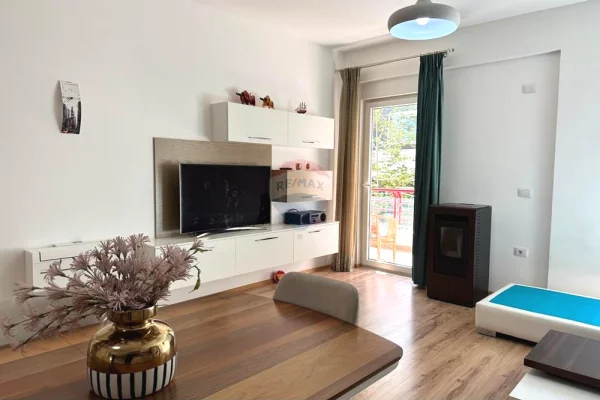 Shtepi me qera 2+1 ne Tirane - 750 Euro