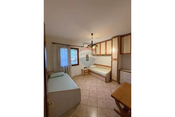 Shtepi me qera 2+1 ne Tirane - 650 Euro