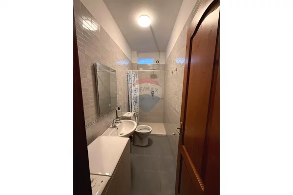 Shtepi me qera 2+1 ne Tirane - 650 Euro