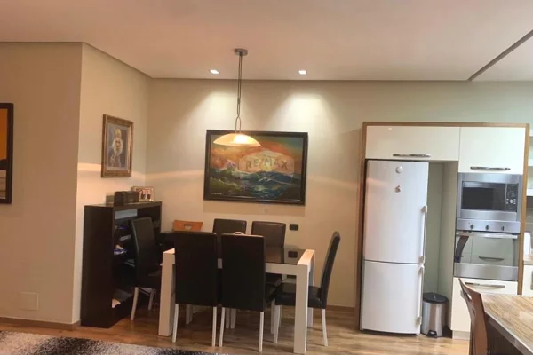 Shtepi ne shitje Apartament ne Tirane, 2+1, Mobilimi E mobiluar, Pagesa 180,000  Euro.