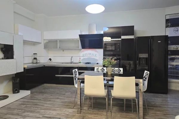Shtepi me qera Apartament ne Tirane, 2+1, Mobilimi E mobiluar, Pagesa 700  Euro.