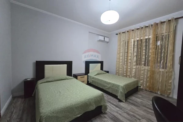 Shtepi me qera Apartament ne Tirane, 2+1, Mobilimi E mobiluar, Pagesa 700  Euro.