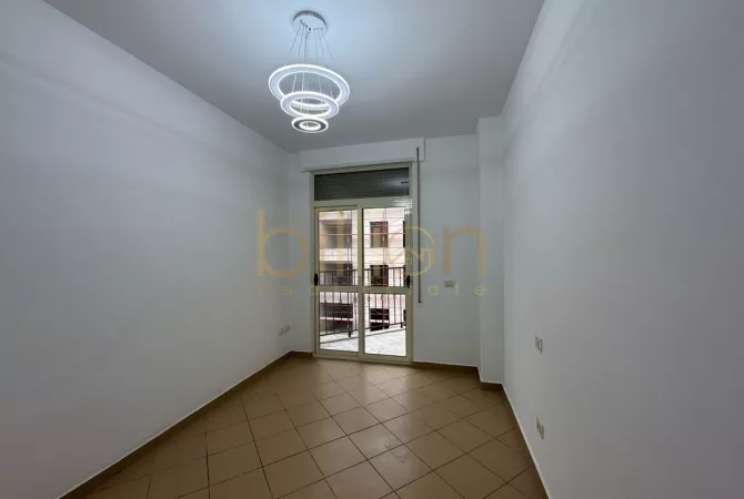 Shtepi ne shitje Apartament ne Durres, 2+1, Mobilimi Bosh, pa mobiluar, Pagesa 92,500  Euro.
