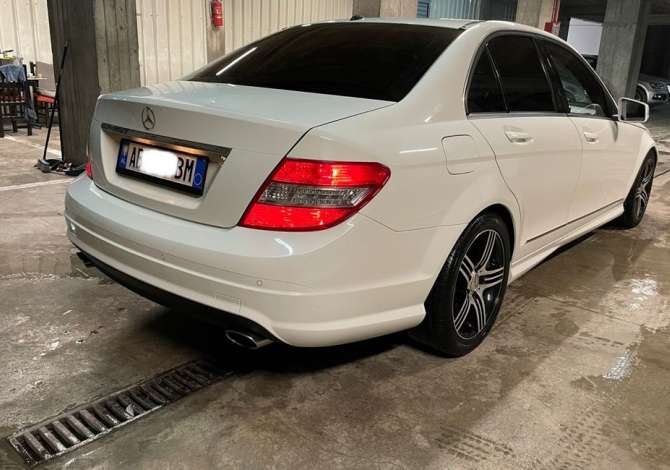 Makina ne shitje  ne Tirane - 8,200 Euro