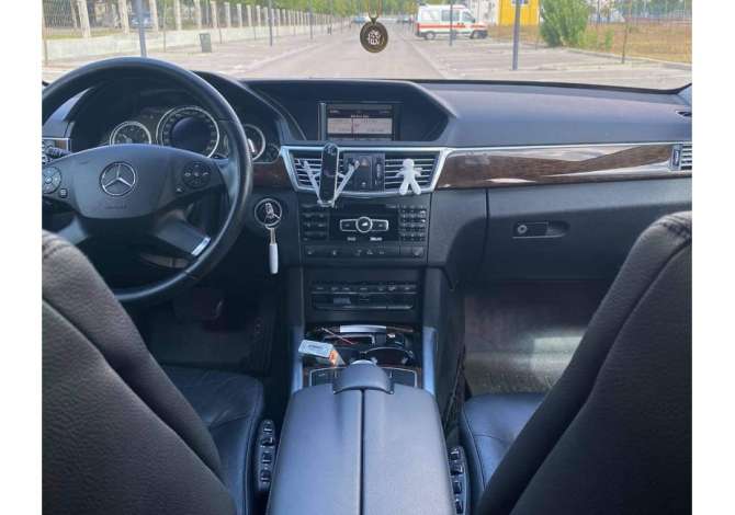 Makina ne shitje ne Tirane, Mercedes-Benz, 2013 Diesel,Kambio Automatik Pagesa 11,000  Euro.