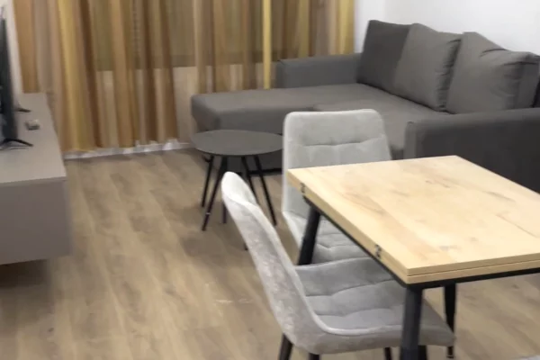 Shtepi me qera 1+1 ne Tirane - 40,000 Leke