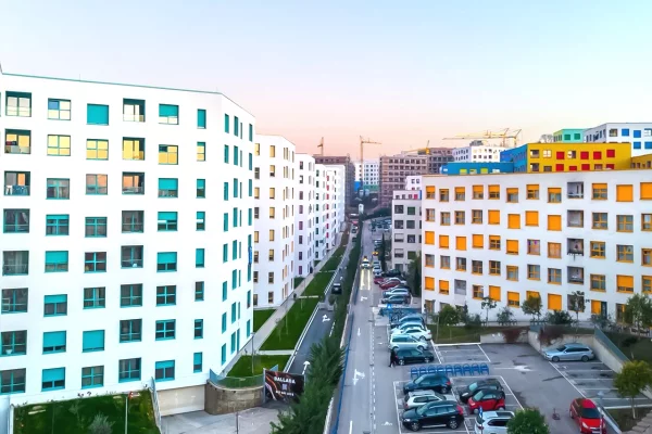 Shtepi ne shitje Apartament ne Tirane, 1+1, Mobilimi Bosh, pa mobiluar, Pagesa 105,000  Euro.