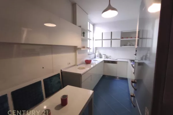 Shtepi me qera Apartament ne Tirane, 2+1, Mobilimi E mobiluar, Pagesa 800  Euro.