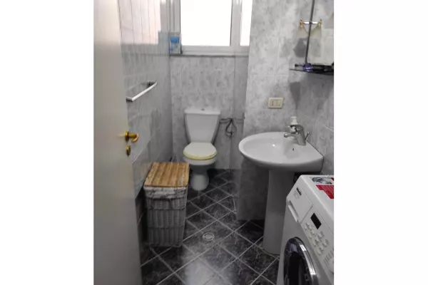 Shtepi me qera Apartament ne Tirane, 2+1, Mobilimi E mobiluar, Pagesa 800  Euro.