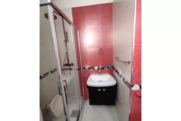 Shtepi me qera Apartament ne Tirane, 2+1, Mobilimi E mobiluar, Pagesa 800  Euro.