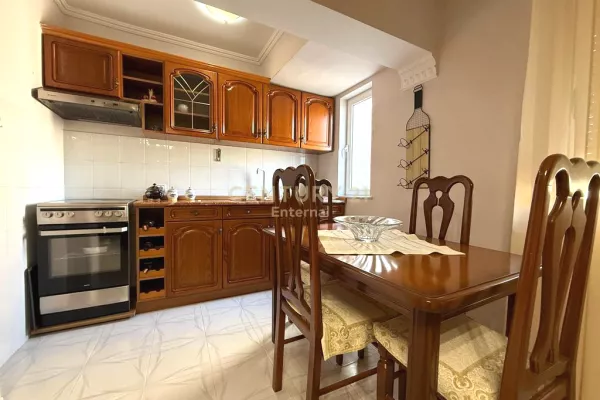 Shtepi me qera Apartament ne Tirane, 1+1, Mobilimi E mobiluar, Pagesa 500  Euro.