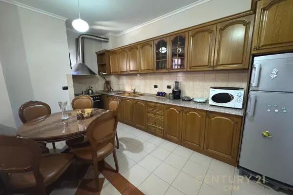 Shtepi me qera Apartament ne Tirane, 2+1, Mobilimi E mobiluar, Pagesa 700  Euro.