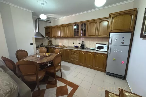 Shtepi me qera Apartament ne Tirane, 2+1, Mobilimi E mobiluar, Pagesa 700  Euro.