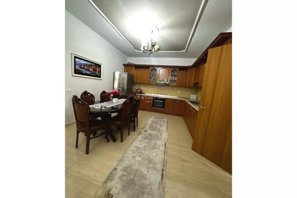 Shtepi me qera Apartament ne Tirane, 2+1, Mobilimi E mobiluar, Pagesa 700  Euro.