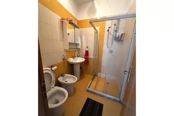 Shtepi me qera 2+1 ne Tirane - 700 Euro