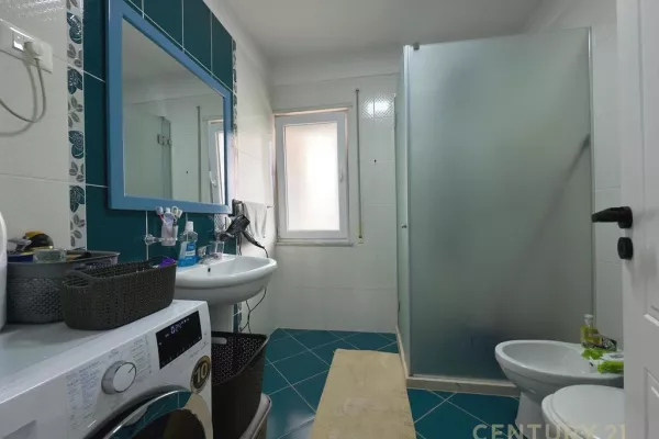 Shtepi me qera Apartament ne Tirane, 2+1, Mobilimi E mobiluar, Pagesa 800  Euro.