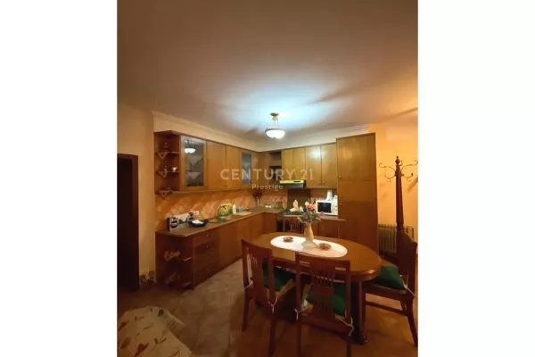 Shtepi me qera Apartament ne Tirane, 2+1, Mobilimi E mobiluar, Pagesa 500  Euro.