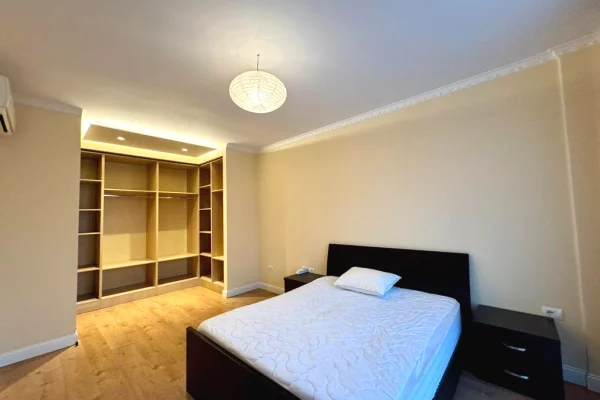 Shtepi me qera Apartament ne Tirane, 2+1, Mobilimi E mobiluar, Pagesa 550  Euro.