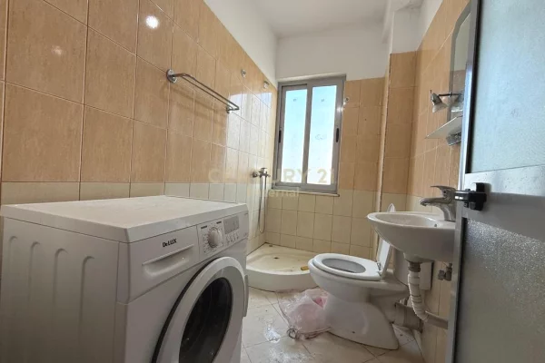 Shtepi ne shitje Apartament ne Tirane, 2+1, Mobilimi Pjeserisht e mobiluar, Pagesa 145,000  Euro.