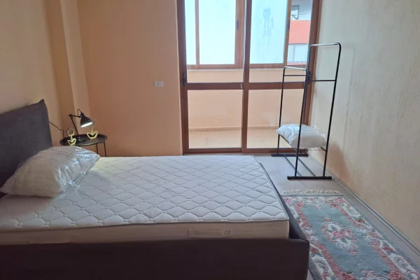 Shtepi me qera Apartament ne Tirane, 2+1, Mobilimi E mobiluar, Pagesa 500  Euro.