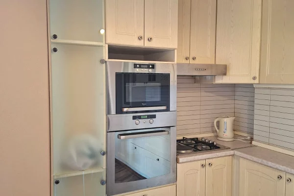 Shtepi me qera Apartament ne Tirane, 2+1, Mobilimi E mobiluar, Pagesa 500  Euro.