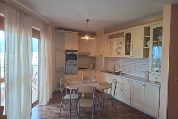 Shtepi me qera Apartament ne Tirane, 2+1, Mobilimi E mobiluar, Pagesa 500  Euro.