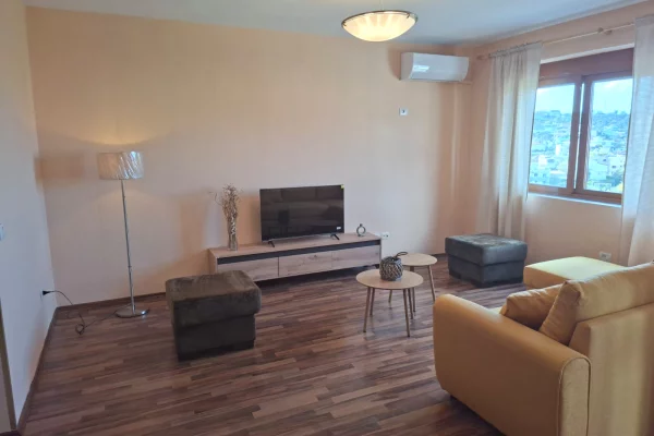 Shtepi me qera 2+1 ne Tirane - 500 Euro