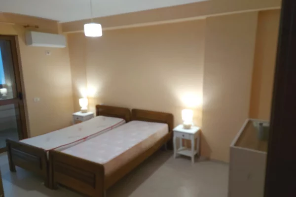 Shtepi me qera Apartament ne Tirane, 2+1, Mobilimi E mobiluar, Pagesa 500  Euro.