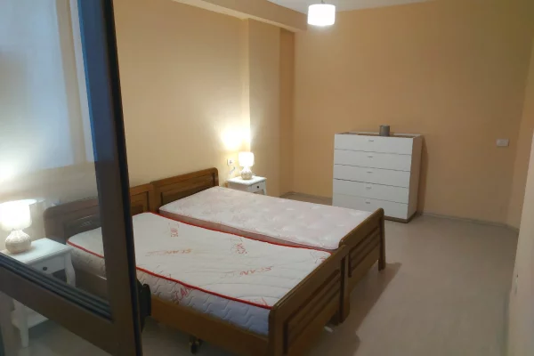 Shtepi me qera Apartament ne Tirane, 2+1, Mobilimi E mobiluar, Pagesa 500  Euro.