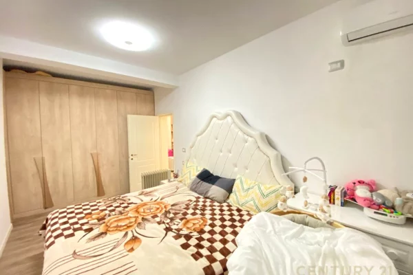 Shtepi ne shitje Apartament ne Tirane, 2+1, Mobilimi E mobiluar, Pagesa 260,000  Euro.