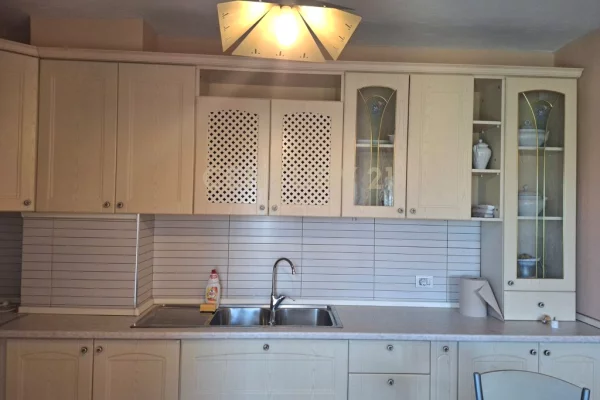 Shtepi me qera 2+1 ne Tirane - 500 Euro