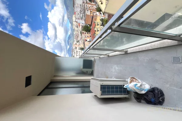 Shtepi ne shitje Apartament ne Tirane, 2+1, Mobilimi Pjeserisht e mobiluar, Pagesa 300,000  Euro.