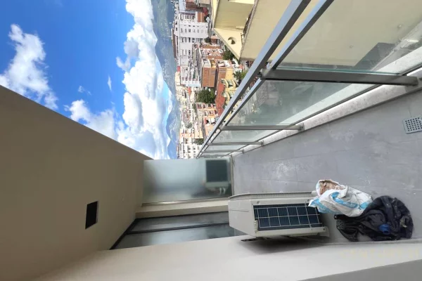 Shtepi ne shitje Apartament ne Tirane, 2+1, Mobilimi Pjeserisht e mobiluar, Pagesa 300,000  Euro.