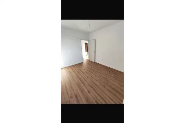 Shtepi ne shitje Apartament ne Tirane, 1+1, Mobilimi Bosh, pa mobiluar, Pagesa 83,000  Euro.