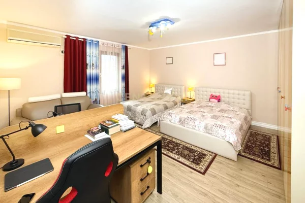 Shtepi me qera Vila Luksoze ne Tirane, 4+1, Mobilimi E mobiluar, Pagesa 6,000  Euro.