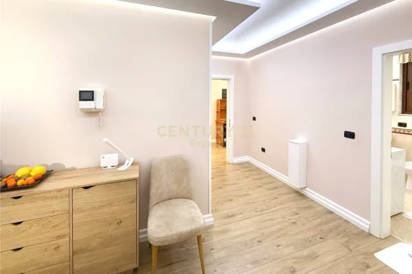 Shtepi me qera Vila Luksoze ne Tirane, 4+1, Mobilimi E mobiluar, Pagesa 6,000  Euro.